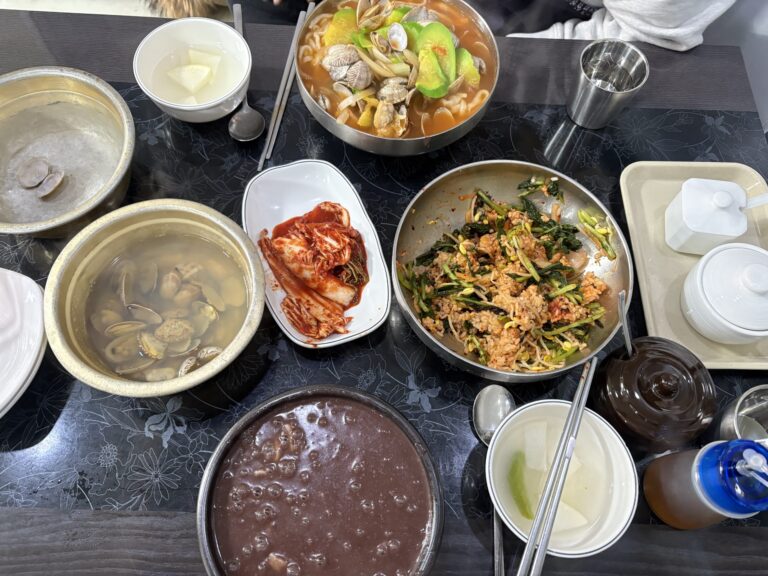 옹고집옛날팥죽 전체 상차림